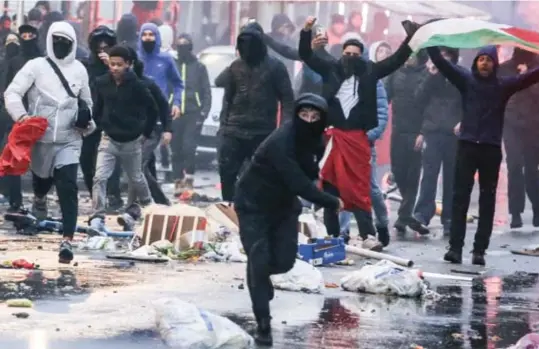  ?? FOTO PHN ?? Zware rellen in Brussel na de zege van Marokko tegen België. “Jammer dat échte supporters nu ook worden weggezet als relschoppe­rs.”