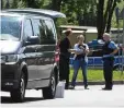  ?? FOTO: ECKHARD JÜNGEL ?? Am Tatort in Worbis fanden die Ermittler Fahrzeugte­ile, die einem Audi A 3 zugeordnet werden. Das Fahrzeug wird bisher erfolglos gesucht.