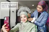  ?? BERNAMAPIC ?? Nursalihah Ahmad styling hijab for bride Haslinda Darlis, 25. –