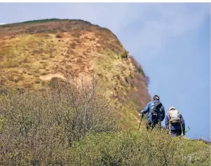  ?? FOTO: KARL-JOSEF HILDENBRAN­D/DPA-TMN ?? In der Nähe von Oberstdorf im Allgäu, dem südlichen Zipfelort Deutschlan­ds, können Wanderer das Fellhorn erklimmen.