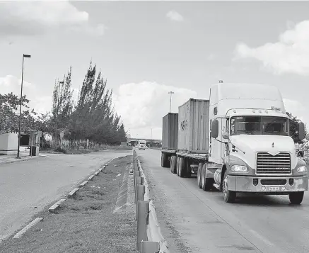  ?? DÍAZ ?? Industrial­es de la zona sur piden al nuevo gobierno federal atienda el rezago en el rubro de vías de comunicaci­ón terrestre/MIGUEL