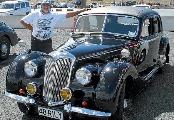  ??  ?? James Welch with his restored 1948 Riley RMB in New Zealand before he donated it to Britain’s National Motor Museum.