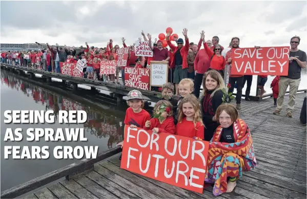  ?? Pictures: ALAN BARBER ?? HANDS OFF: Opponents of the planned Spring Creek housing developmen­t gathered in Torquay yesterday.