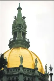  ??  ?? The Connecticu­t State Capitol dome in Hartford.