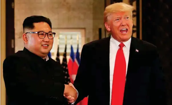  ?? FOTO: NTB SCANPIX ?? Kim Jong-un og Donald Trump under toppmøtet i Singapore tirsdag morgen, norsk tid.