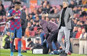  ??  ?? Quique Setién, ayer en el banquillo del Camp Nou.