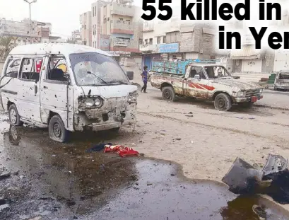  ?? AFP ?? People walk past damaged cars at the entrance of Al-Thawra hospital after an air strike in the Red Sea town of Hodeida on Thursday.