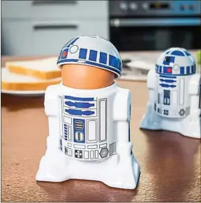  ??  ?? Mais si, tout le monde a très envie d’un coquetier tout mignon de R2-D2 à 19,95€.