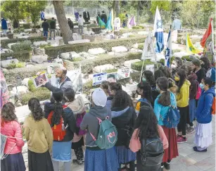  ??  ?? HIGH SCHOOL STUDENTS learn about a fallen soldier yesterday at Mt. Herzl Cemetery. (Marc Israel Sellem/The Jerusalem Post)