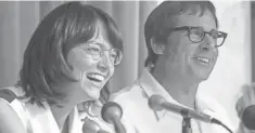  ?? MELINDA SUE GORDON, FOX SEARCHLIGH­T PICTURES ?? Billie Jean King and Bobby Riggs (Emma Stone and Steve Carell) duel on and off the court.