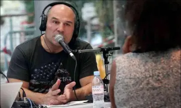  ?? (Photo Jean-François Ottonello) ?? Vincent Moscato et son équipe du “Super Moscato Show”, ici de dos Maryse Éwanjé-Épée, ont délocalisé leur plateau au Grimaldi Forum à Monaco, le temps du Sportel.