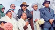  ?? FILE PHOTO ?? Step back: Activist Sonam Wangchuk, who recently completed a 21-day protest fast. speaks to the media in Leh.