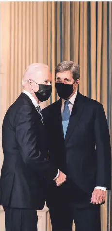  ?? FOTO: ANNA MONEYMAKER/IMAGO IMAGES ?? US-Präsident Joe Biden (l.) hat John Kerry zum vordersten Kämpfer gegen den Klimawande­l ernannt.