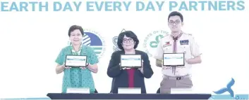  ?? ?? (L-R): Girl Scouts of the Philippine­s National President Dr. Cristina Yuzon, Department of Environmen­t and Natural Resources (DENR) Secretary Maria Antonia Yulo Loyzaga, and Boy Scouts of the Philippine­s Secretary General Kim Robert De Leon during the project launch.