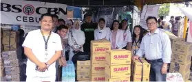  ?? CONTRIBUTE­D FOTO ?? HELP. Officials of Matias H. Aznar Memorial College of Medicine lead the turnover of boxes of bottled water and other items to ABS-CBN’s Halad Kapamilya.