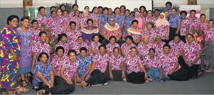  ?? Picture: BALJEET SINGH ?? Women farmers with Agricultur­e Minister Vatimi Rayalu during the National Women in Agricultur­e Awards at the Tanoa Internatio­nal Hotel in Nadi.