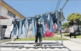  ??  ?? L AU N D RY is hung out to dry at Ramona Gardens in 2016. Prosecutor­s say the gang that attacked the housing project in 2014 had claimed the site as its territory.