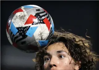  ?? TERRY PIERSON — STAFF PHOTOGRAPH­ER ?? Using his head: Riverside High’s Ghassan Dandachi heads the ball against Santiago during the Big VIII League soccer match in Riverside on Wednesday. The Sharks defeated the Kings 4-2to remain unbeaten.