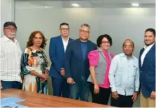  ?? FUENTE EXTERNA ?? Los candidatos presidenci­ales de partidos alternativ­os junto a Miguel Medina, Ricardo Ripoll, Ricardo Nieves e Ivonne Ferreras.