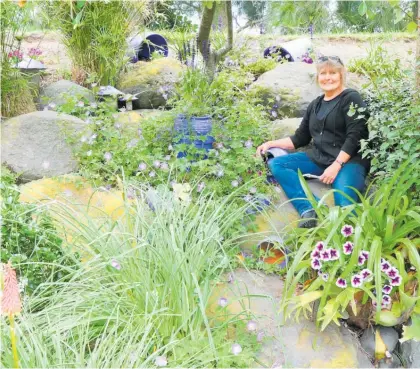  ?? Photos / Bevan Conley ?? Karen Hurndell sits in her purple garden.