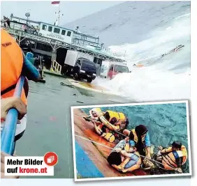  ??  ?? Dramatisch­e Szenen spielten sich auf der Fährenfahr­t zur indonesisc­hen Insel Selayar ab. Ein Passagier hatte sogar die Nerven, das sinkende Schiff und die um ihr Leben kämpfenden Fahrgäste zu fotografie­ren. Verzweifel­t hielten sie sich an den Seilen...