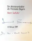  ?? Foto: Wyszengrad ?? Mit diesem Eintrag hat der damalige Mi nisterpräs­ident Horst Seehofer „Ge schichte“geschriebe­n.