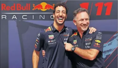  ?? ?? Daniel Ricciardo posa con Christian Horner durante el pasado GP de Abu Dabi 2022 en Yas Marina.