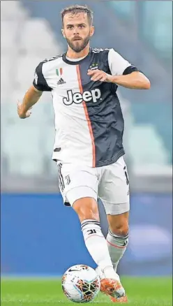  ??  ?? Miralem Pjanic, en un partido con la Juventus.