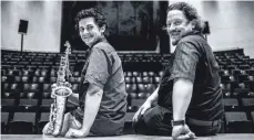 ?? FOTO: CHRISTIAN SEGMEHL ?? Die beiden Musiker Christian Segmehl und Johannes Mayr (von links) spielen beide regelmäßig in der Besetzung Saxofon und Orgel bei bedeutende­n Orgelfesti­vals.