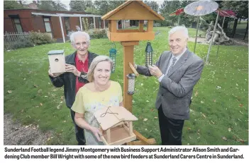  ?? PICTURE BY DAVID WOOD ?? Sunderland Football legend Jimmy Montgomery with Business Support Administra­tor Alison Smith and Gardening Club member Bill Wright with some of the new bird feeders at Sunderland Carers Centre in Sunderland.