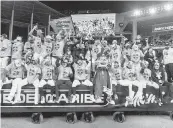  ?? D.A. VARELA dvarela@miamiheral­d.com ?? Venezuelan players celebrate after winning the Serie del Caribe on Friday at loanDepot park in Miami.