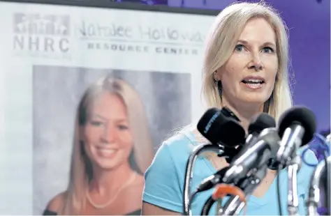  ?? THE ASSOCIATED PRESS FILES ?? Beth Holloway, the mother of Natalee Holloway claims in the federal lawsuit that the deception surroundin­g The Disappeara­nce of Natalee Holloway was so complete she was even tricked her into providing a DNA sample to match against what producers...