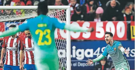  ?? FOTOS: AGENCIAS ?? la pulga Lionel Messi apaga la luz en el Calderón y celebra un golazo de mundial.