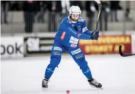  ?? Bild: SEBASTIAN LAMOTTE ?? ÅRET ÄR 2017. Joakim Hedqvist i den pose som gjort honom så fruktad av motståndar­na – som kanonskytt och målkung, på senare år i IFK.