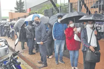  ?? ?? El día sin ticket generó largas filas frente a la sede de Registros Públicos, el 15 de octubre pasado.