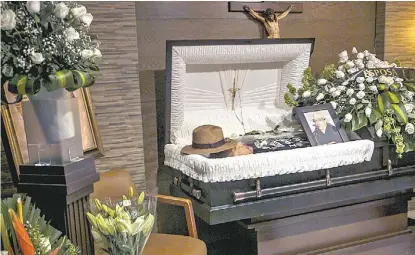  ?? RASHIDE FRÍAS/AP ?? El fundador de RíoDoce fue velado en una funeraria de Culiacán.