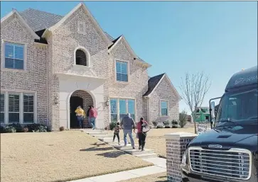  ?? Photograph­s by Molly Hennessy-Fiske Los Angeles Times ?? CALIFORNIA­NS arrive by bus to tour one of several homes in north Texas. The tour was arranged by Realtor and California expat Marie Bailey, who caters almost exclusivel­y to those moving between the two states.