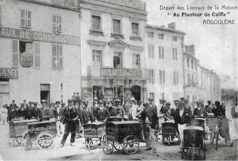  ??  ?? Torréfier et livrer à domicile : Au Planteur de Caïffa, fondé en 1890, popularise le café en France.