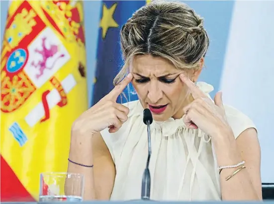  ?? El U k m/AS HIDALGO / EFE ?? La vicepresid­enta segunda y ministra de Trabajo, Yolanda Díaz, ayer tras el Consejo de Ministros