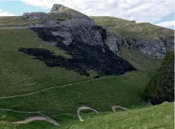  ?? GEORGIA MAY GILBERTSON/STUFF ?? The aftermath of a grass fire that ignited on Te Mata Peak on Thursday evening. Thirty firefighte­rs doused the flames from the steep valley below.