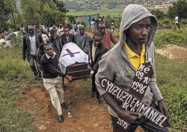  ?? ANDREW RENNEISEN FOR THE NEW YORK TIMES ?? The funeral for a 22-year-old Rwandan who died before his aortic valve could be replaced.