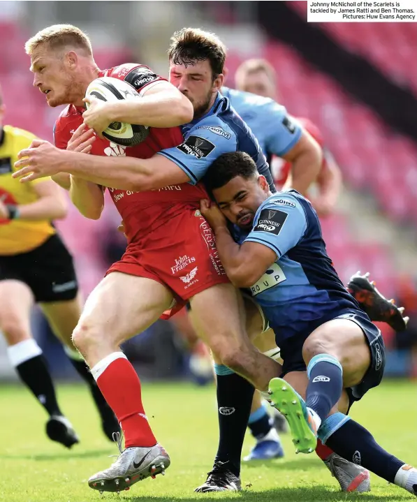  ?? Pictures: Huw Evans Agency ?? Johnny Mcnicholl of the Scarlets is tackled by James Ratti and Ben Thomas.