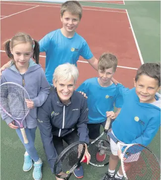  ??  ?? Anyone for tennis? Judy Murray with, from left, Emily Allott, Robbie Smith, Ruairdh Oliphant and Ali Rasheed. Pics by Angus Findlay Photograph­y