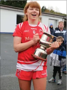  ??  ?? Tinahely Minor captain Aimee Maher addresses the crowd after receiving the cup.