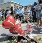  ??  ?? MARKING THE SPOT: Community members, family members and friends and ehailing taxi drivers gather at Madala Street in New Brighton for a ceremony for murdered driver Garrison Snayers