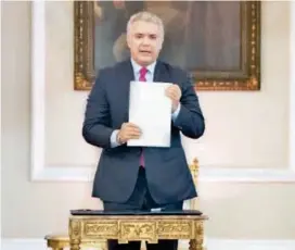  ?? FOTO CORTESÍA PRESIDENCI­A DE LA REPÚBLICA ?? El presidente Duque firmó el decreto desde la Casa de Nariño en la mañana de ayer.