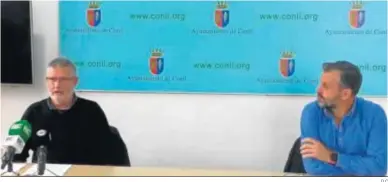  ?? D.C. ?? Un momento de la rueda de prensa convocada por el concejal Manuel Vicente Alba para presentar su dimisión.