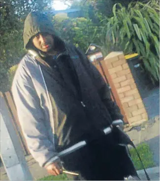  ?? Photo: TV3 ?? Terrifying: The Hoon Hay knifeman caught on camera by witness Tom Kerkhofs before he was shot twice by police.