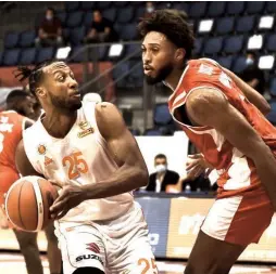  ?? ( Dov Halickman Photograph­y) ?? MACCABI RISHON LEZION FORWARD Akil Mitchell ( left) scored a team- high 25 points to help offset a strong game by Hapoel Beersheba’s James Banks ( right) in Rishon’s 96- 85 victory over Beersheba in Balkan League action on Saturday night.