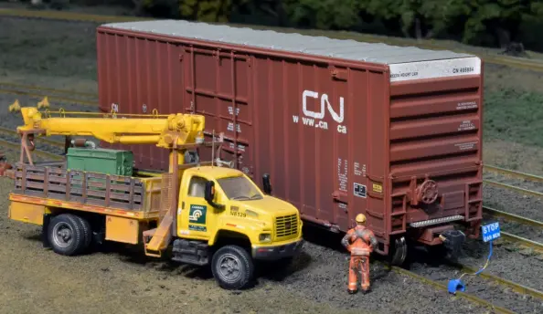  ?? Photos by the author ?? A Conrail carman protects his work area with a clamp-style blue signal before starting work on a bad-order boxcar. M.R. Snell shares how he scratchbui­lt three styles of blue signals for his HO scale model railroad.